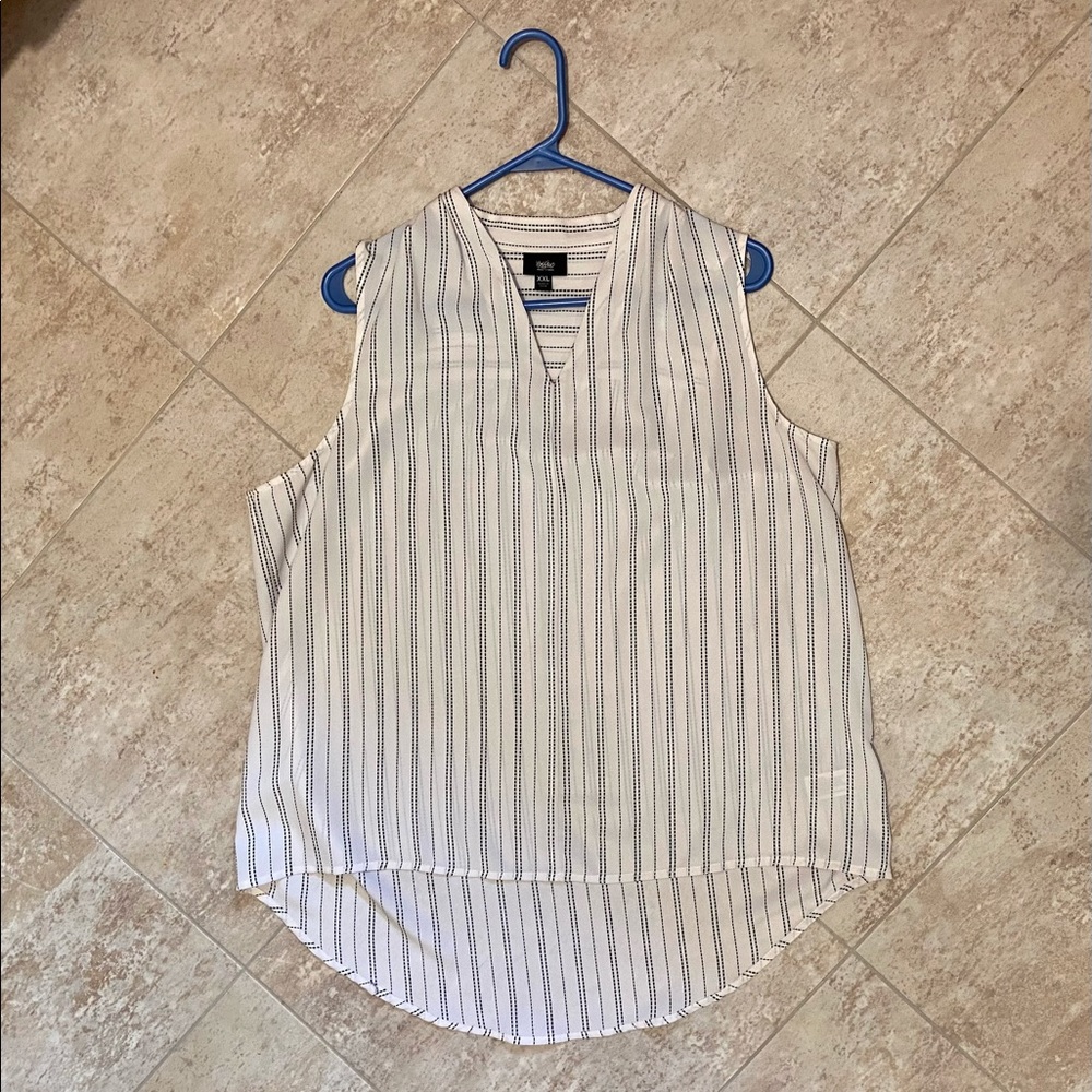 Cute long black & white tank top